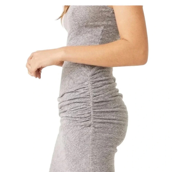 Super flattering, soft and fitted Monrow jersey dress size xs from Revolve - Picture 2 of 7